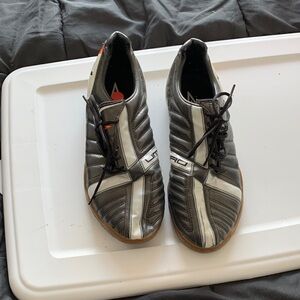 Umbro Men's Black and White Athletic Shoes